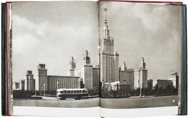 Москва. Moscow. Moscou. Moskau. [Альбом] / Оформ. худож. Г. Фишера. М.: ИЗОГИЗ, 1956.